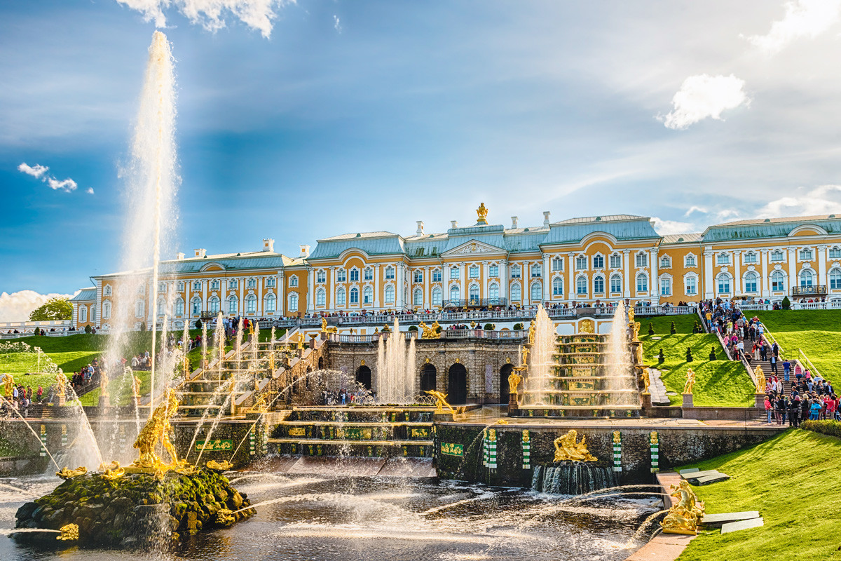 15 de los palacios Romanov más asombrosos de Rusia (Fotos) - 5D08091085600a3ca40f30e8