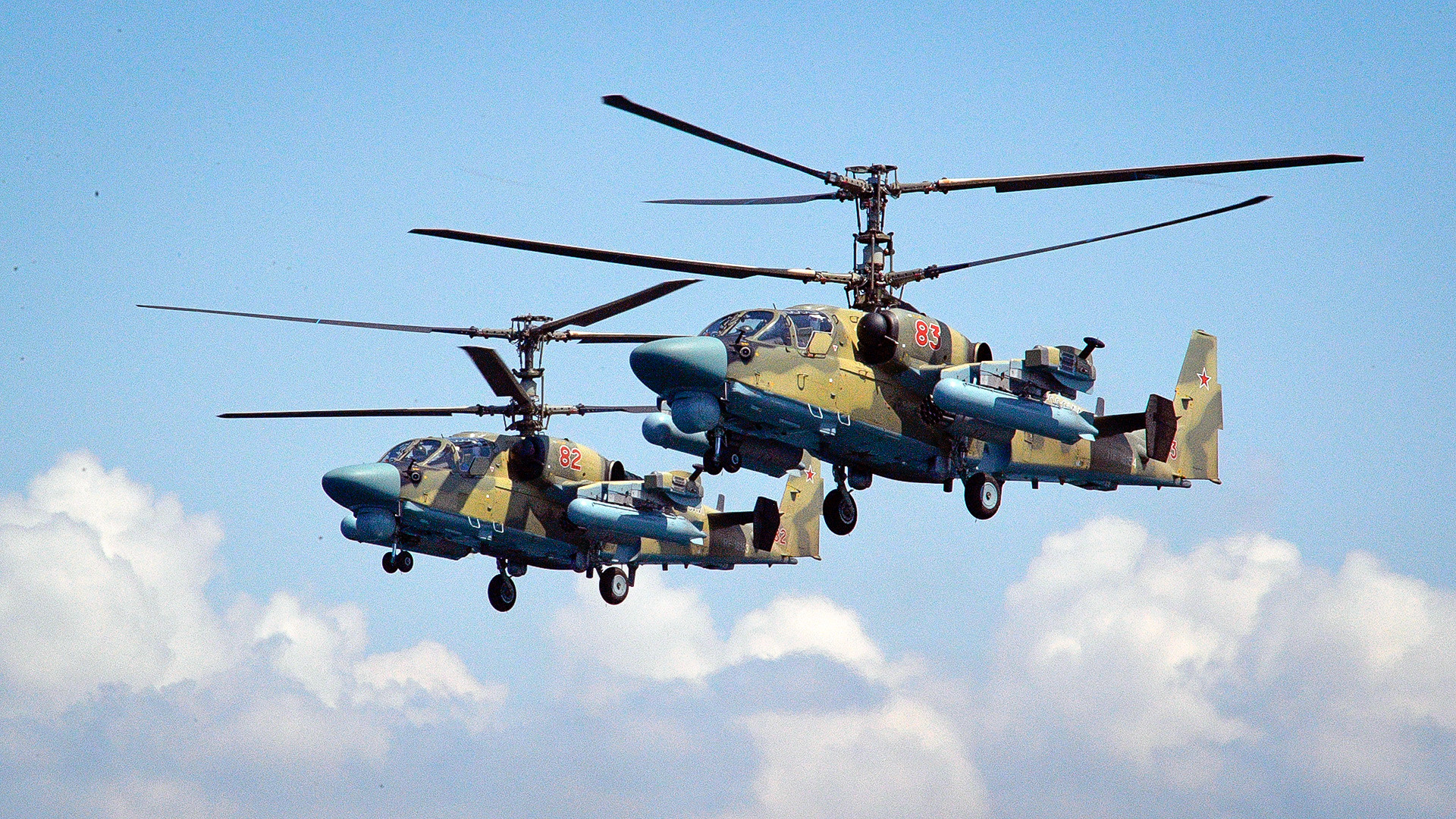 Вертолети Ка-52 на военноморския парад по случай Деня на ВМФ в Севастопол