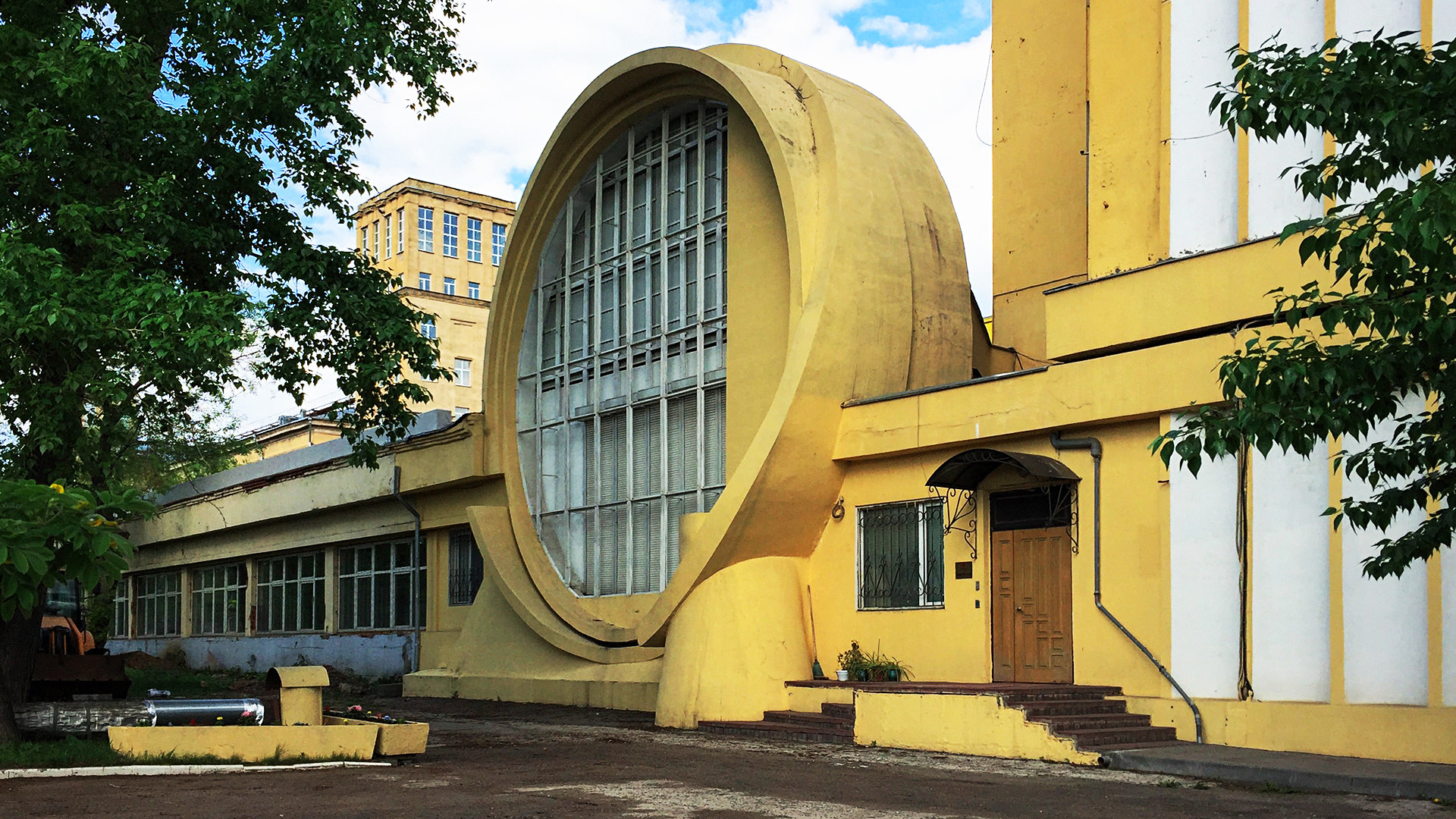 トルストイがプーシキンに キス する場所 モスクワの変わった建造物 ロシア ビヨンド