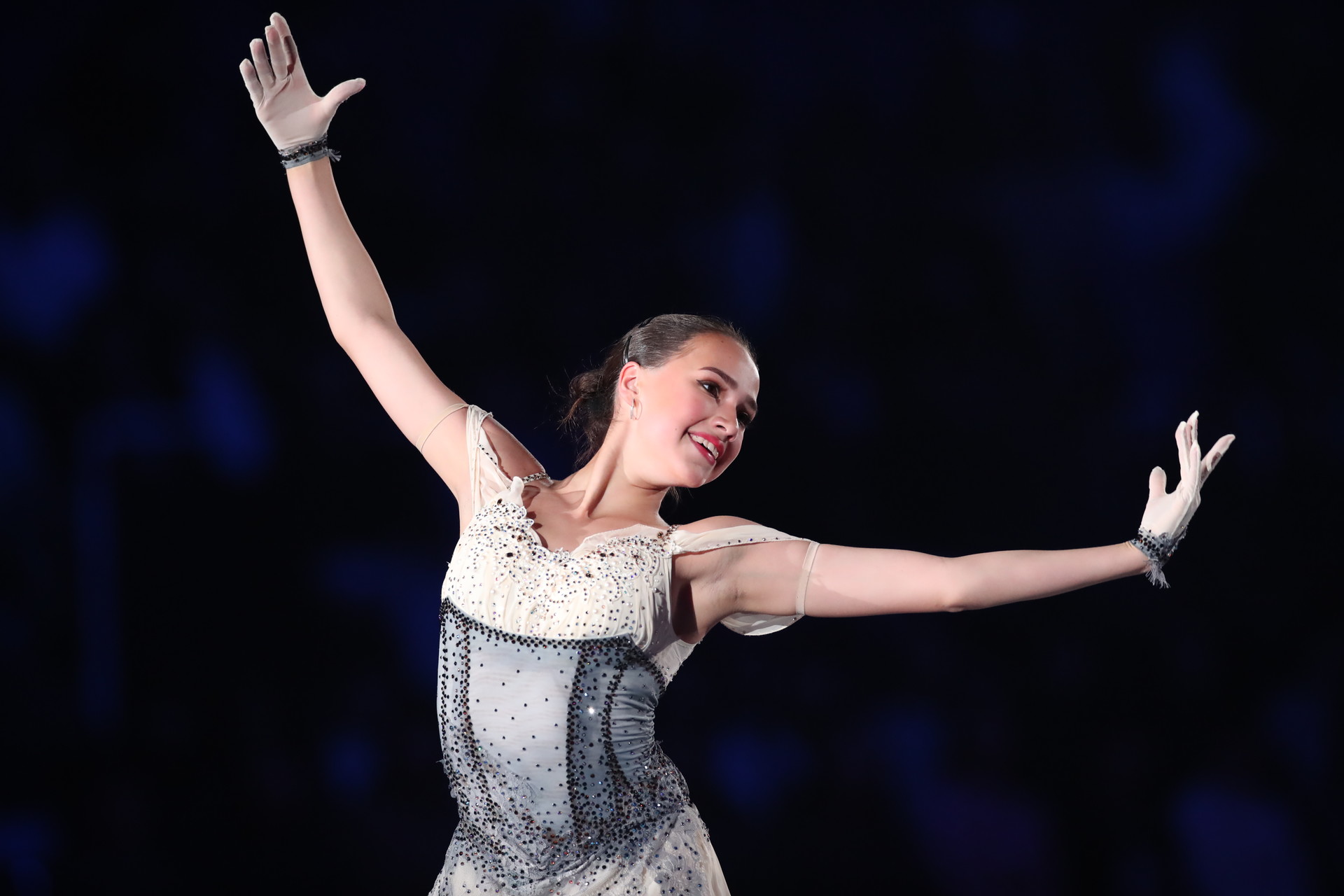 アリーナ・ザギトワ選手、フリーの新プログラムでクレオパトラに