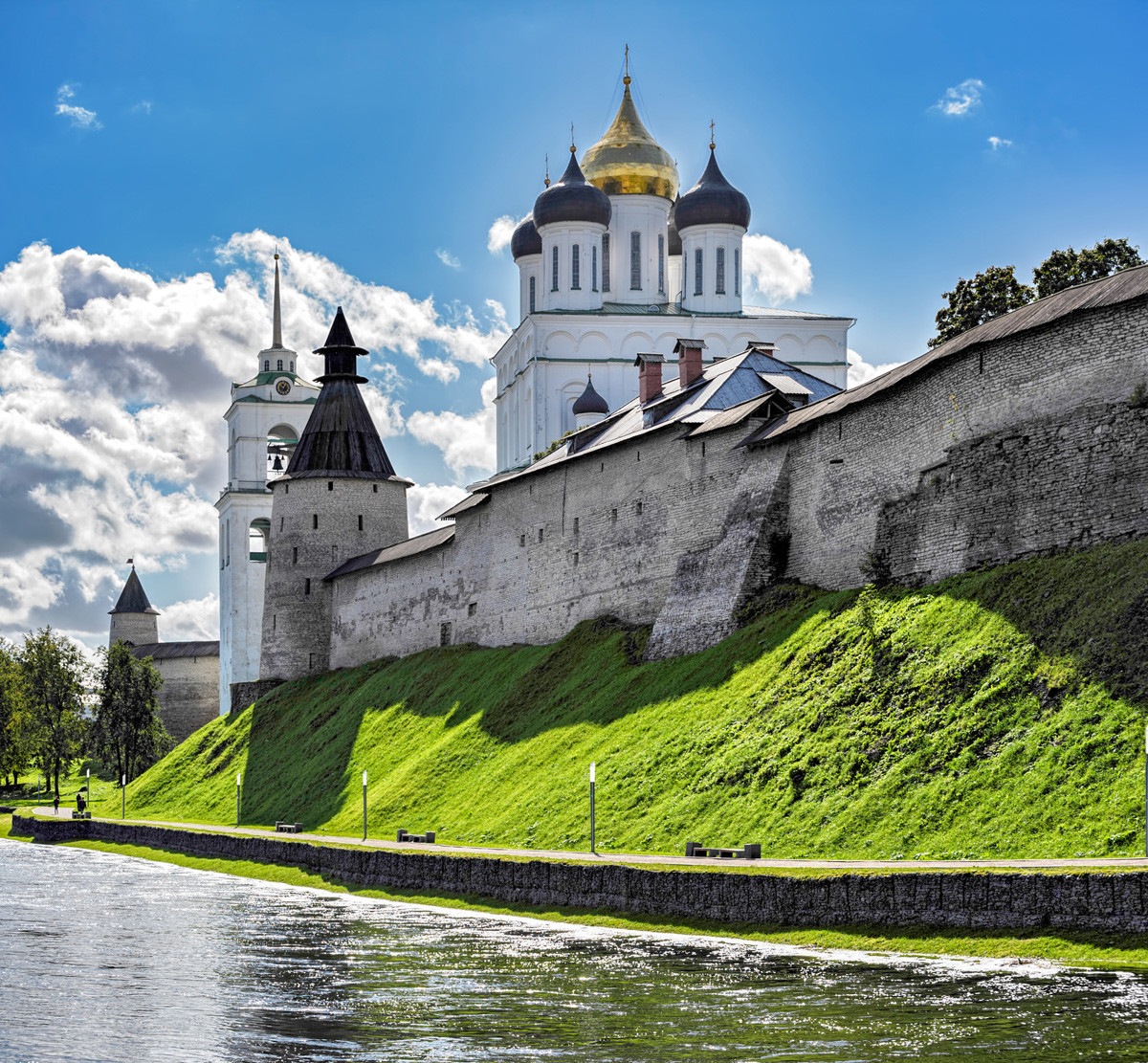 The ensemble of the Kremlin: the Trinity Cathedral with a bell-tower, 17th century, 1830