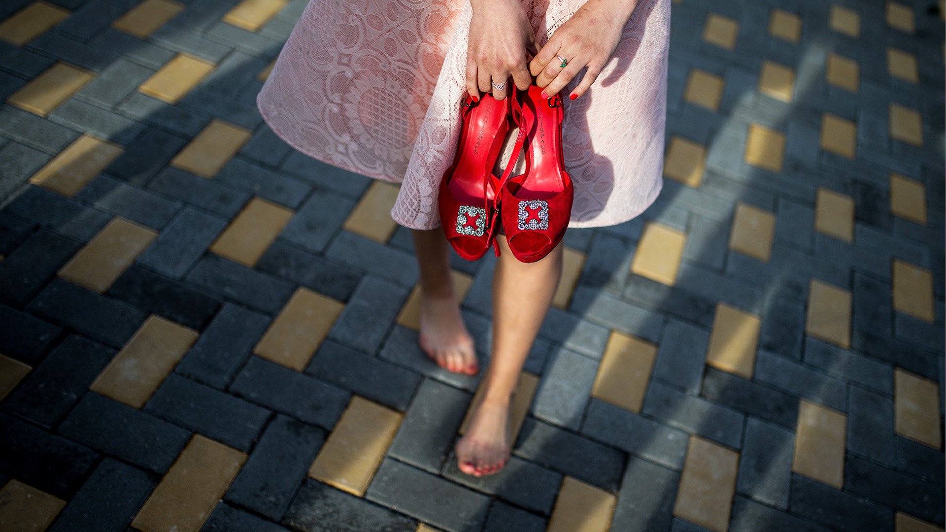 female barefooters