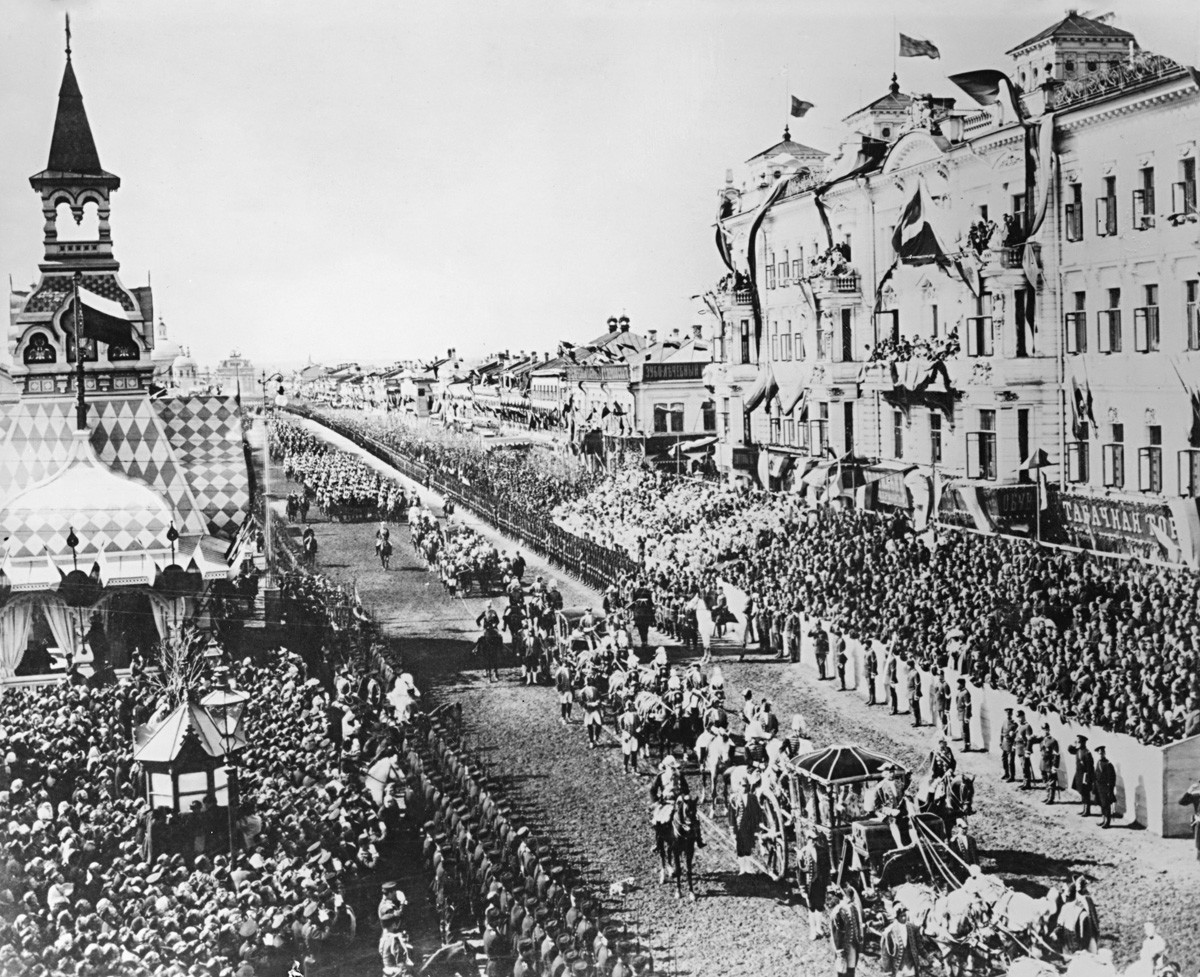 1896年の戴冠式の行列。