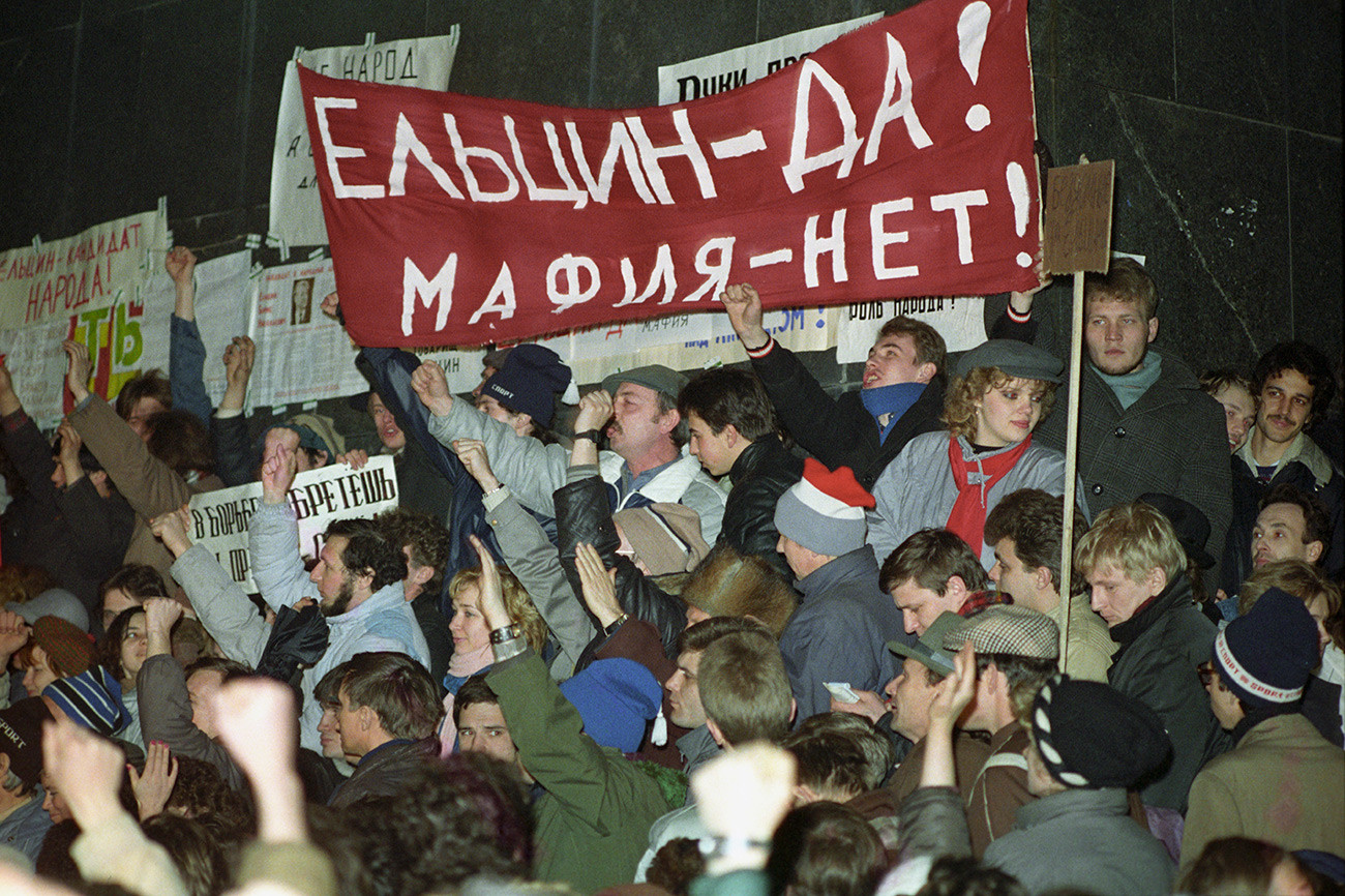 Manifestación en Moscú en apoyo de la perestroika, la expansión de la democratización y la glásnost.