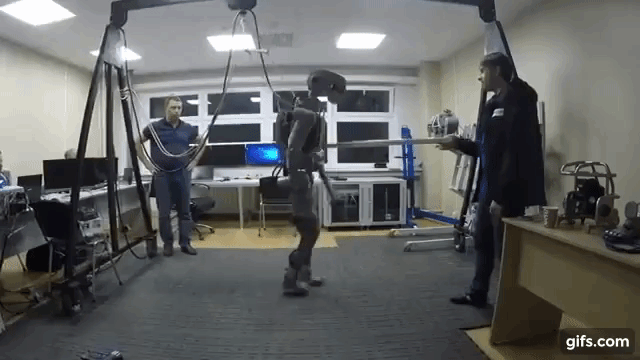 ロボット フョードル を知ろう 両手で銃を撃ち 8月には宇宙へ ロシア ビヨンド ロボット フョードル を知ろう 両手で銃を撃ち 8月には宇宙へ ロシア ビヨンド
