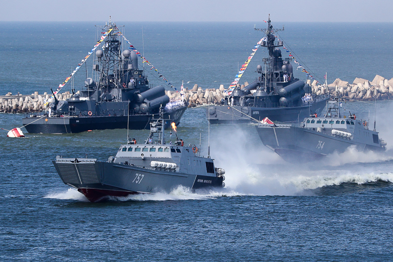 Journée De La Marine Russe: Retour En Images Sur La Spectaculaire ...