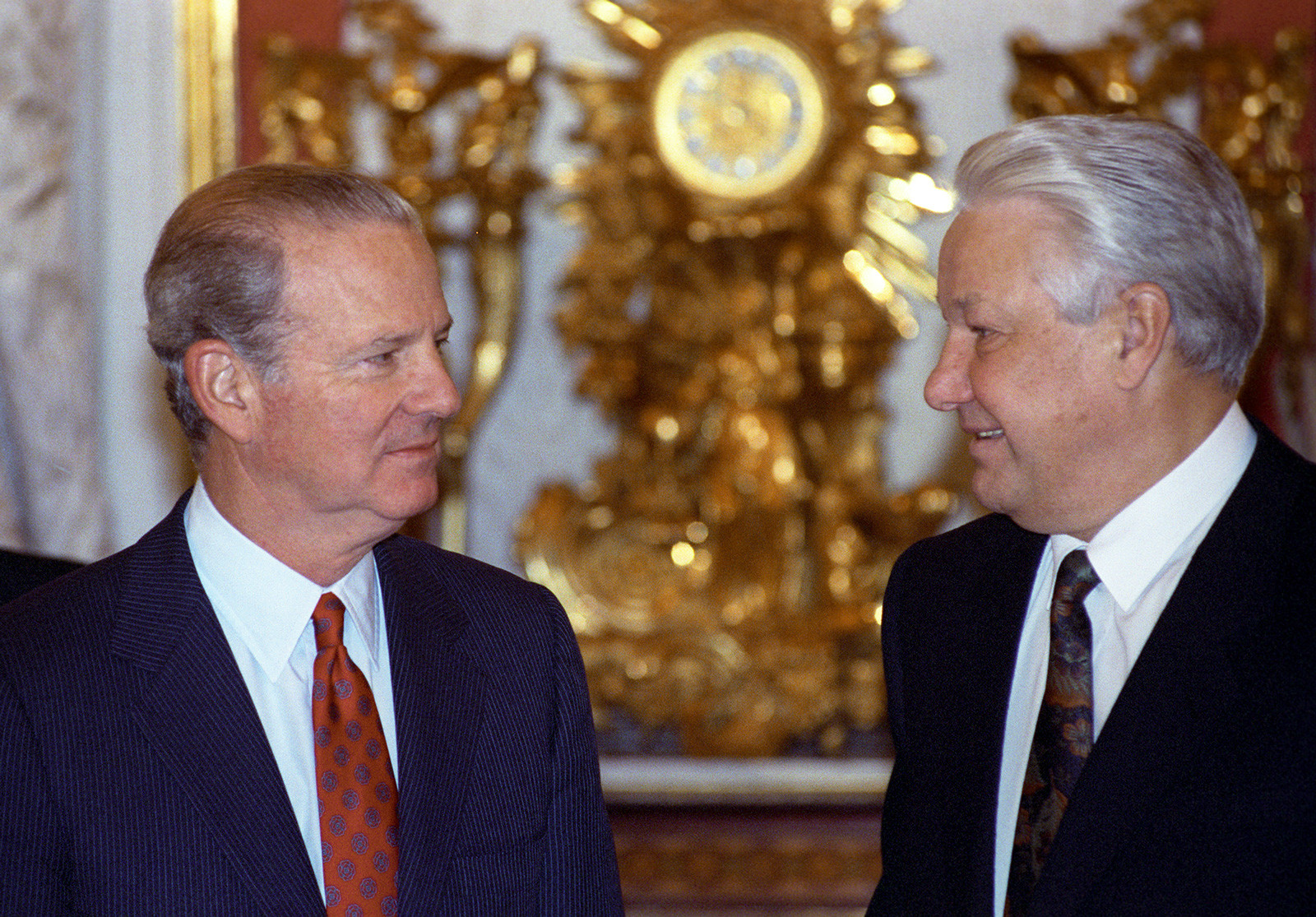 El presidente de Rusia, Borís Yeltsin (a la drcha), y el secretario de Estado de EE UU, James Baker.