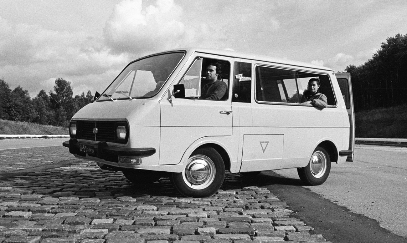 In Un Auto è Posto Un Manichino Di 80 Kg