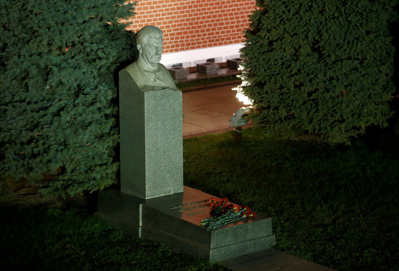 Warum Stalins Leichnam in einer Halloween-Nacht aus dem Lenin-Mausoleum