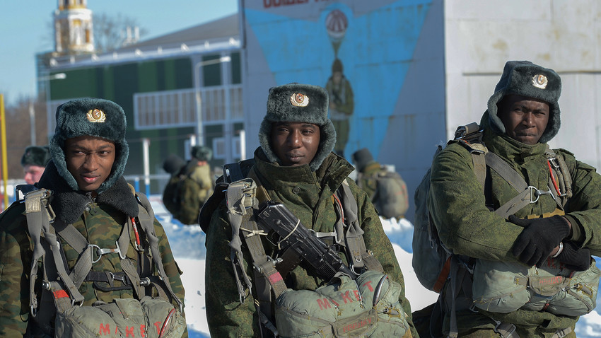 Tudo o que um estrangeiro precisa saber para se tornar soldado nas Forças Armadas da Rússia Tudo o que um estrangeiro precisa saber para se tornar soldado nas Forças Armadas da Rússia