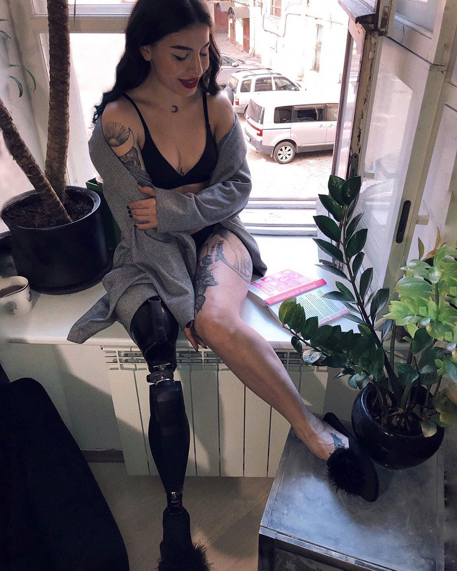 FOTO: Semmi Djabrail, Perempuan Bionik Rusia Berparas ...