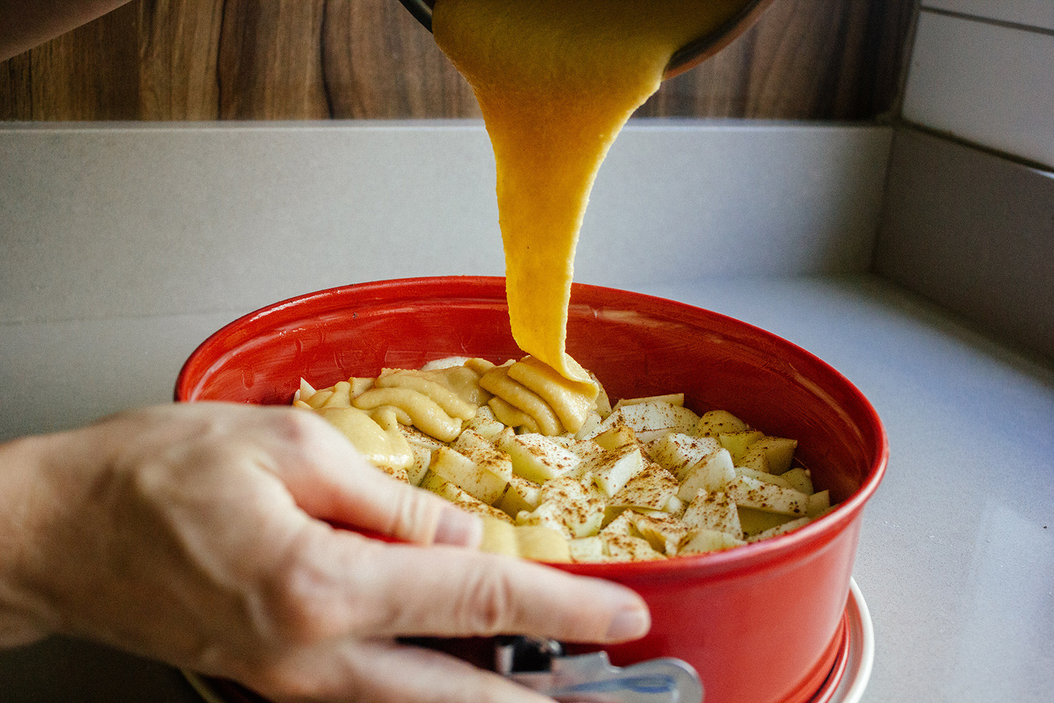 Scharlotka: Ein kinderleicht zubereiteter und köstlicher Apfelkuchen ...