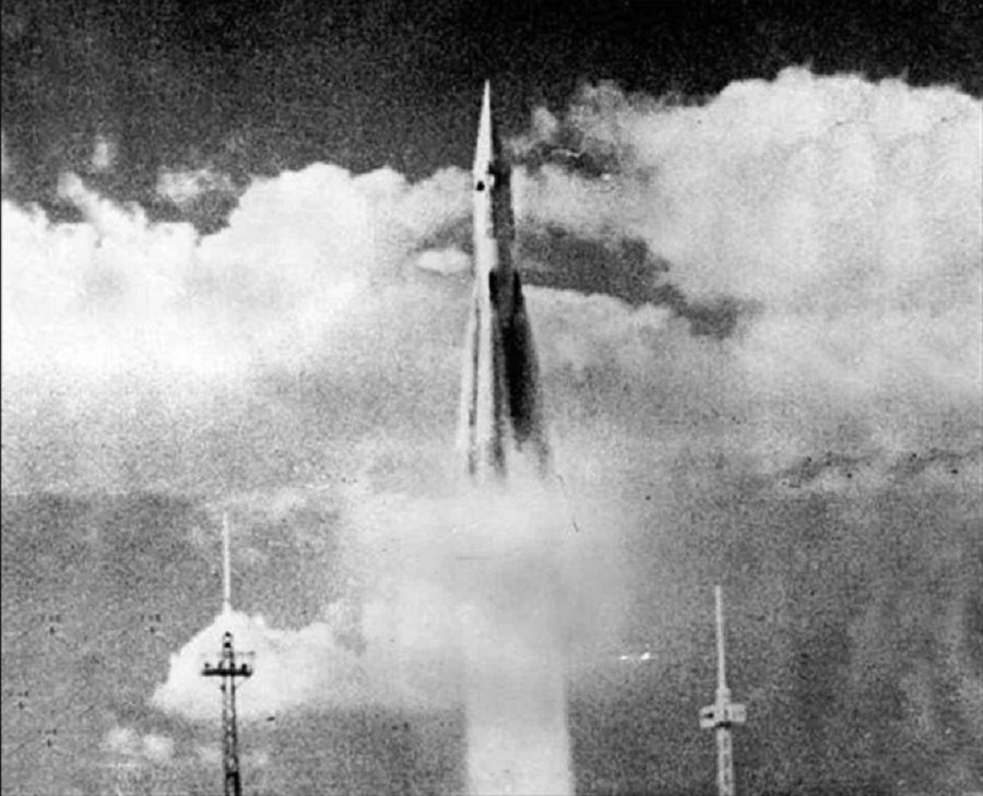 Првото лансирање на ракетата Р-7
