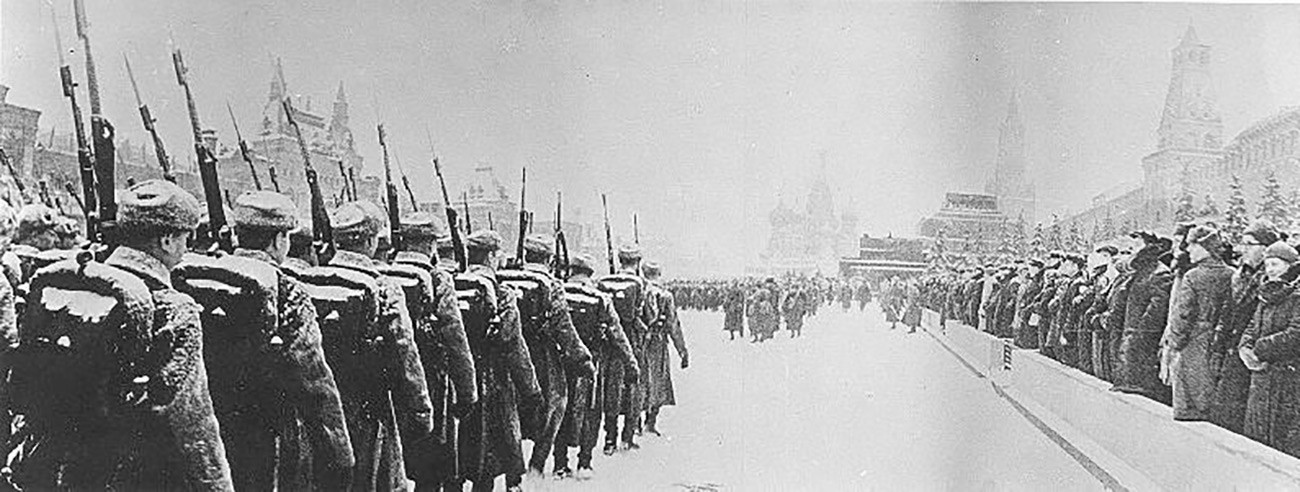 De File Place Rouge Pourquoi les Soviétiques ont-ils célébré la Révolution alors que Moscou ...