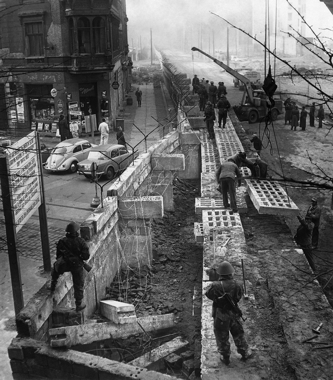Como a Cortina de Ferro se materializou no Muro de Berlim (FOTOS ...