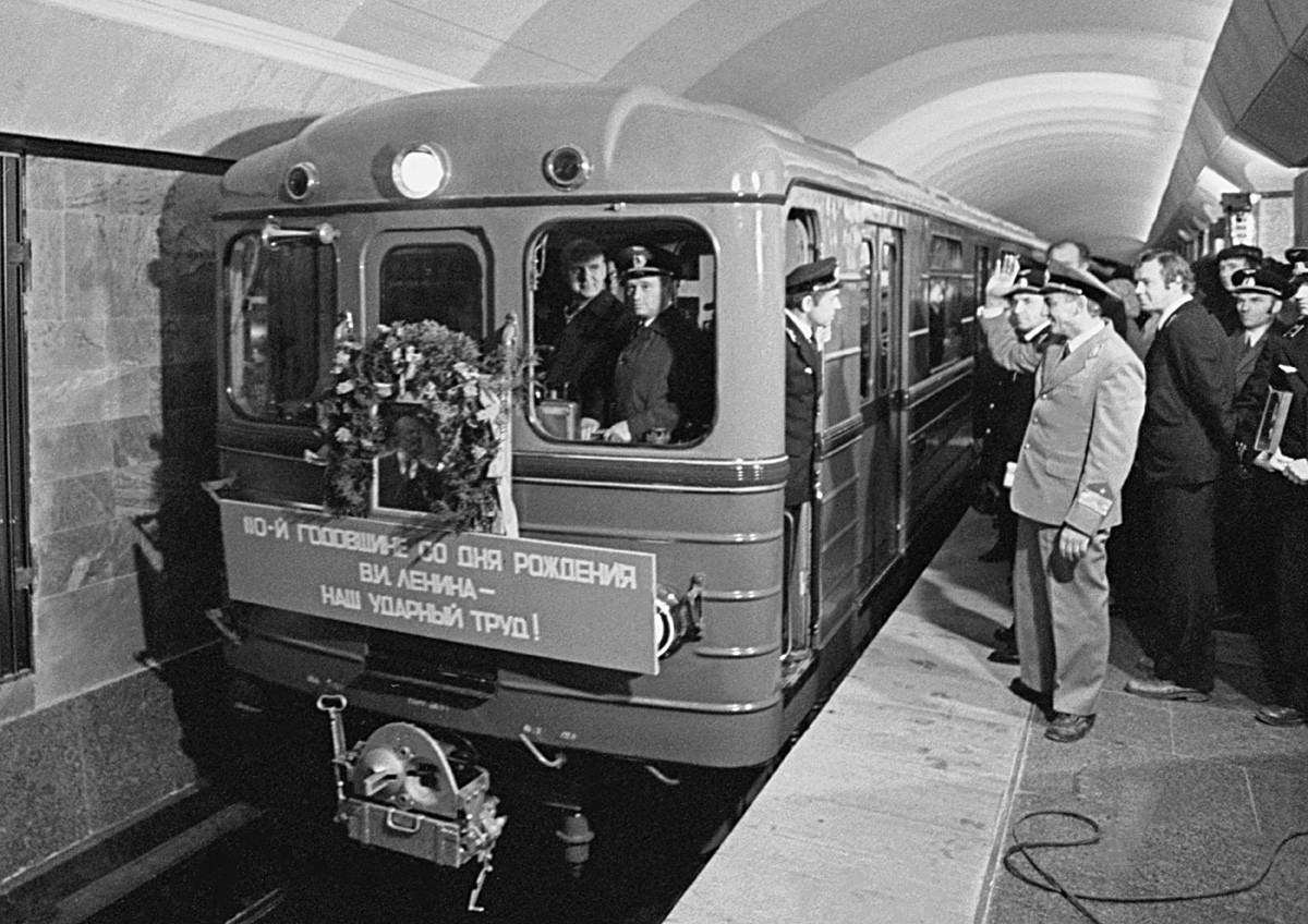 Femme Qui Tombe Sous Le Train En images: Historique de la féminisation du métier de conducteur de