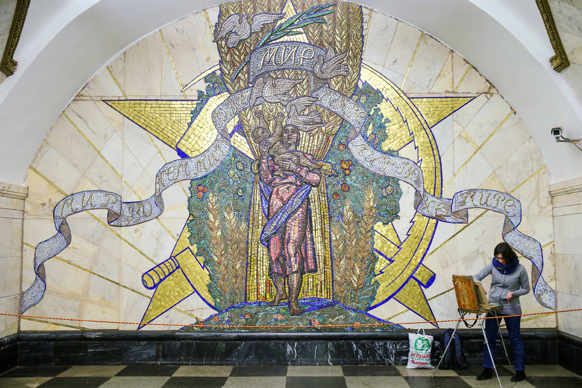 Sepuluh Mosaik Terindah di Stasiun Metro Moskow Russia 