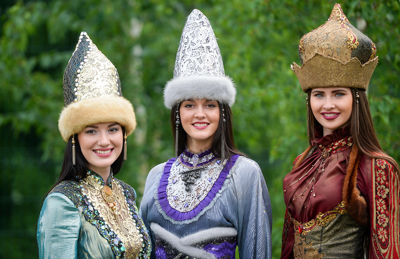 traditional russian women's hats