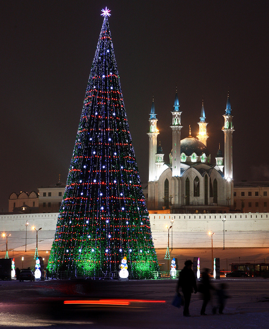 Why the Christmas tree in Russia is not about Christmas. Wait, WHAT