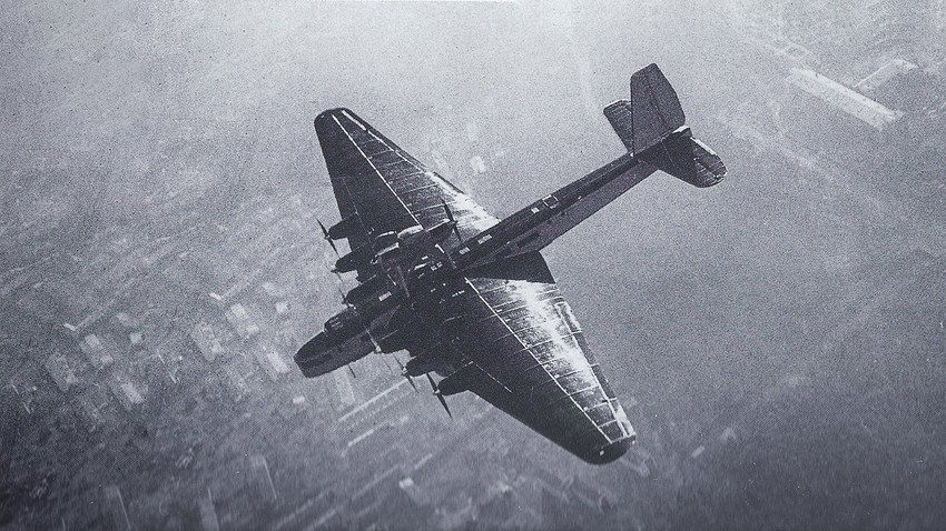 O triste fim do maior avião do mundo dedicado à propaganda comunista