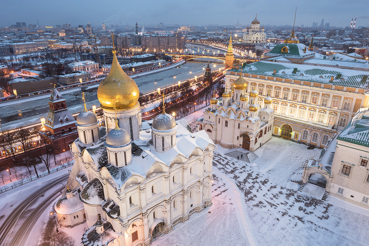 雪に覆われたモスクワのクレムリンの魅惑的な写真 - ロシア・ビヨンド