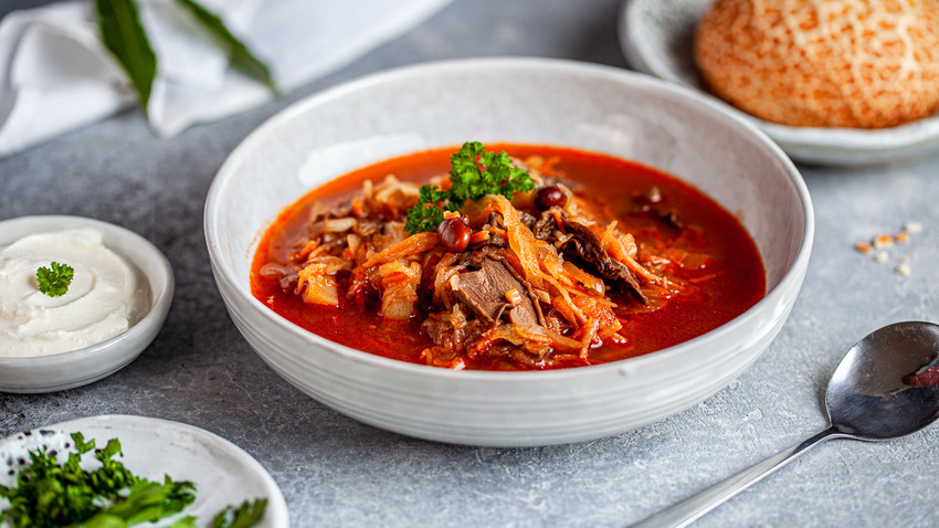 Russischer Schtschi So Kochen Sie Die Beruhmte Samige Sauerkrautsuppe Russia Beyond De