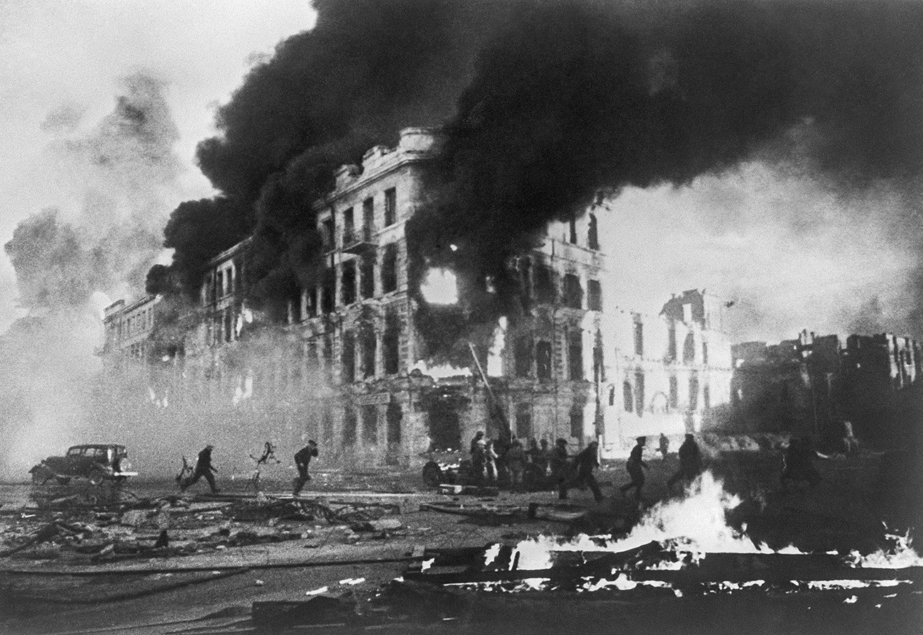 Stalingrado. Durante una incursión de aviones enemigos