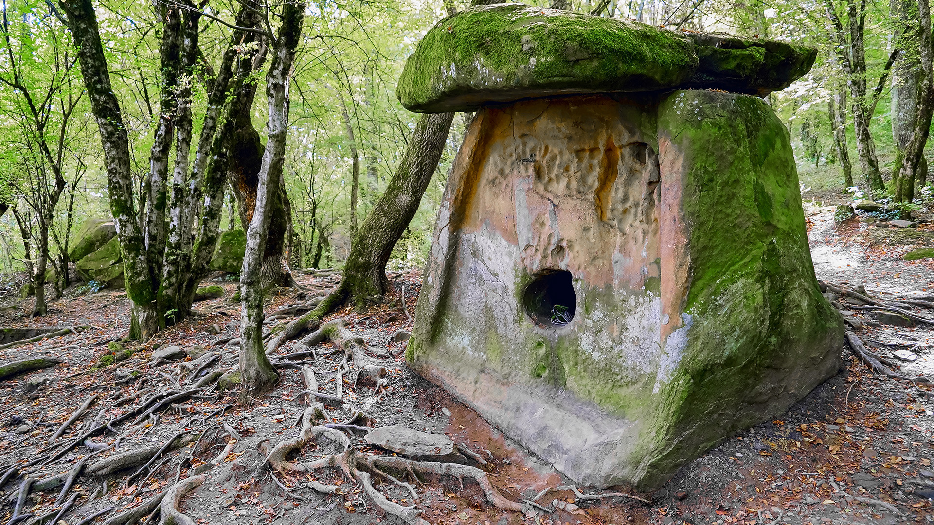 ces mystérieux dolmens témoins des âges dans le Caucase ... 5e61137885600a7a57263eab