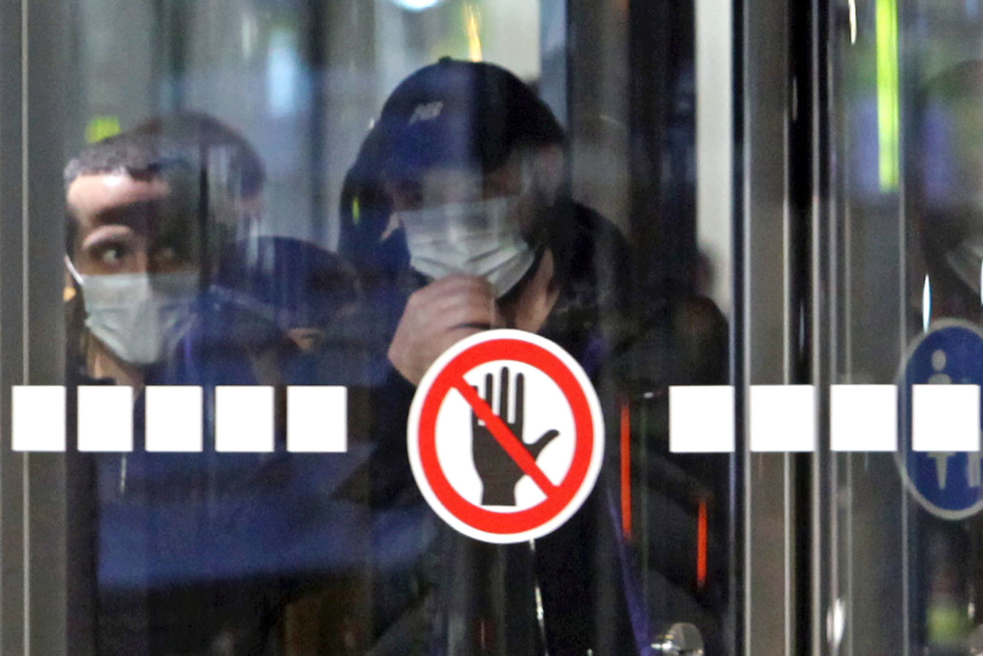 Comment Appelle T On Les Habitants De Moscou En images: face au coronavirus, à Moscou lieux publics et rayons se