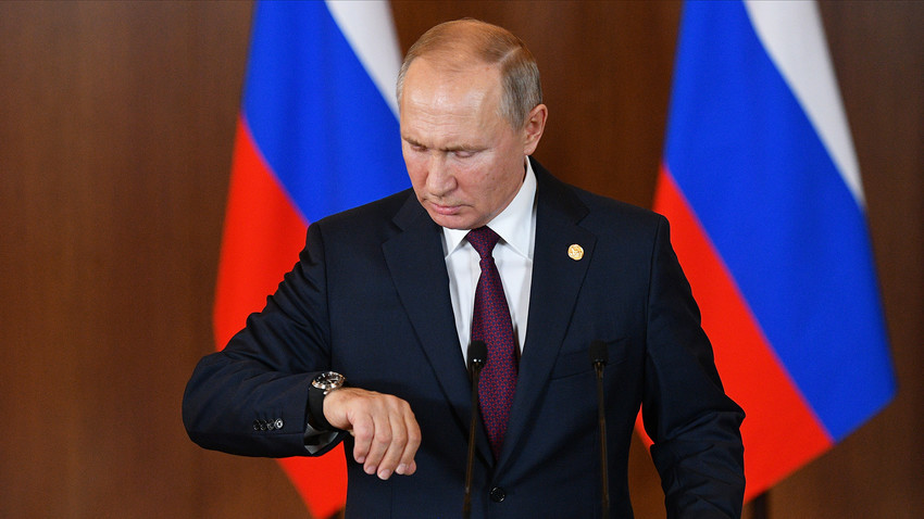 Perché Putin porta l'orologio al braccio destro? Ecco svelato l'arcano -  Russia Beyond - Italia