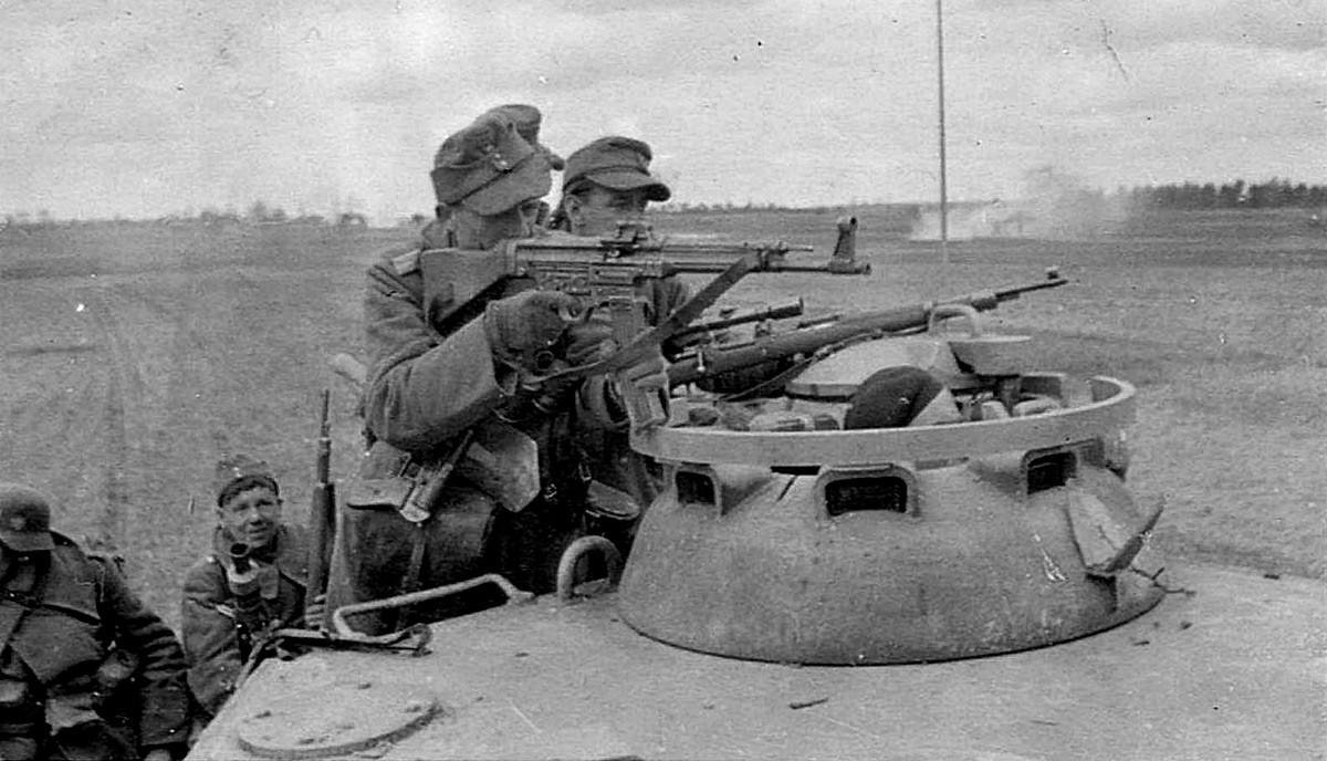Soldiers of the 5th SS Panzer Division Wiking, August 1944.