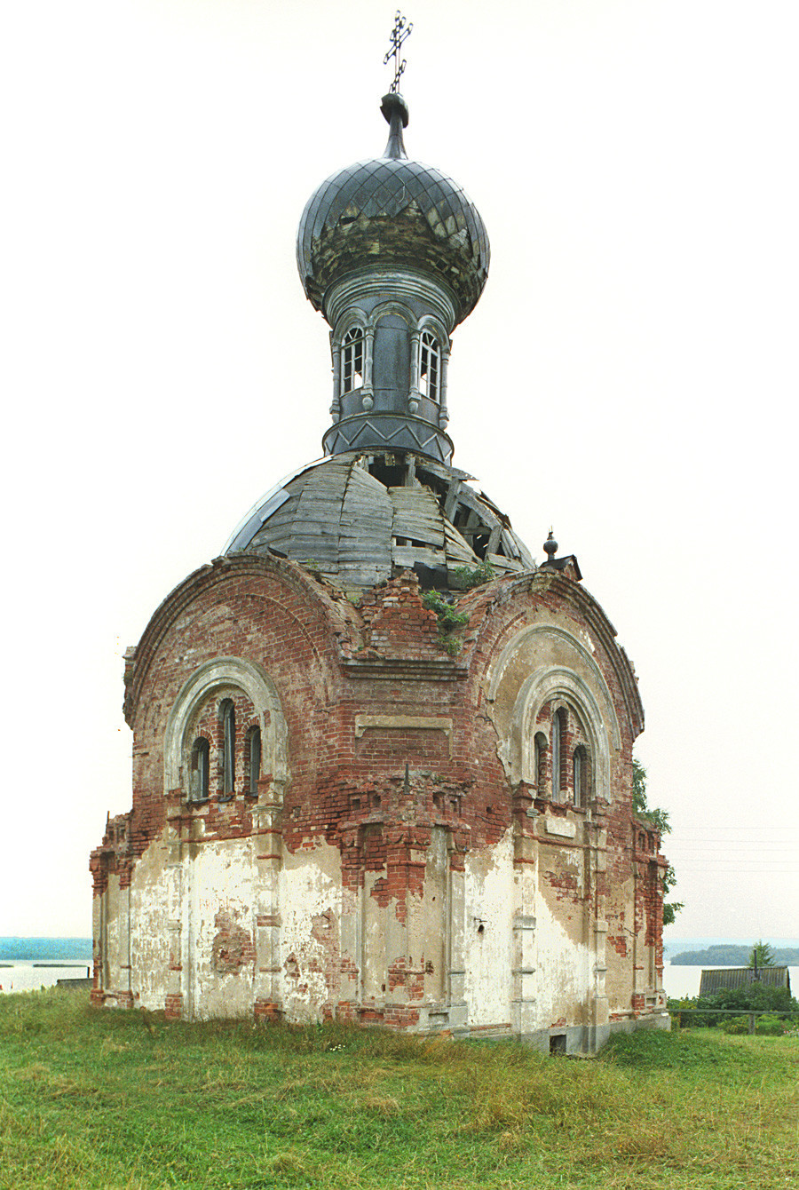Anjímovo. Iglesia de Todos los Santos, vista del noreste. 28 de agosto de 2006.