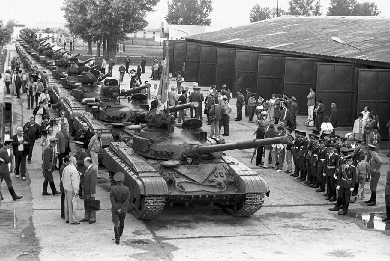 Retirada das tropas soviéticas da Alemanha foi a maior operação militar de todos os tempos. Retirada das tropas soviéticas da Alemanha foi a maior operação militar de todos os tempos.