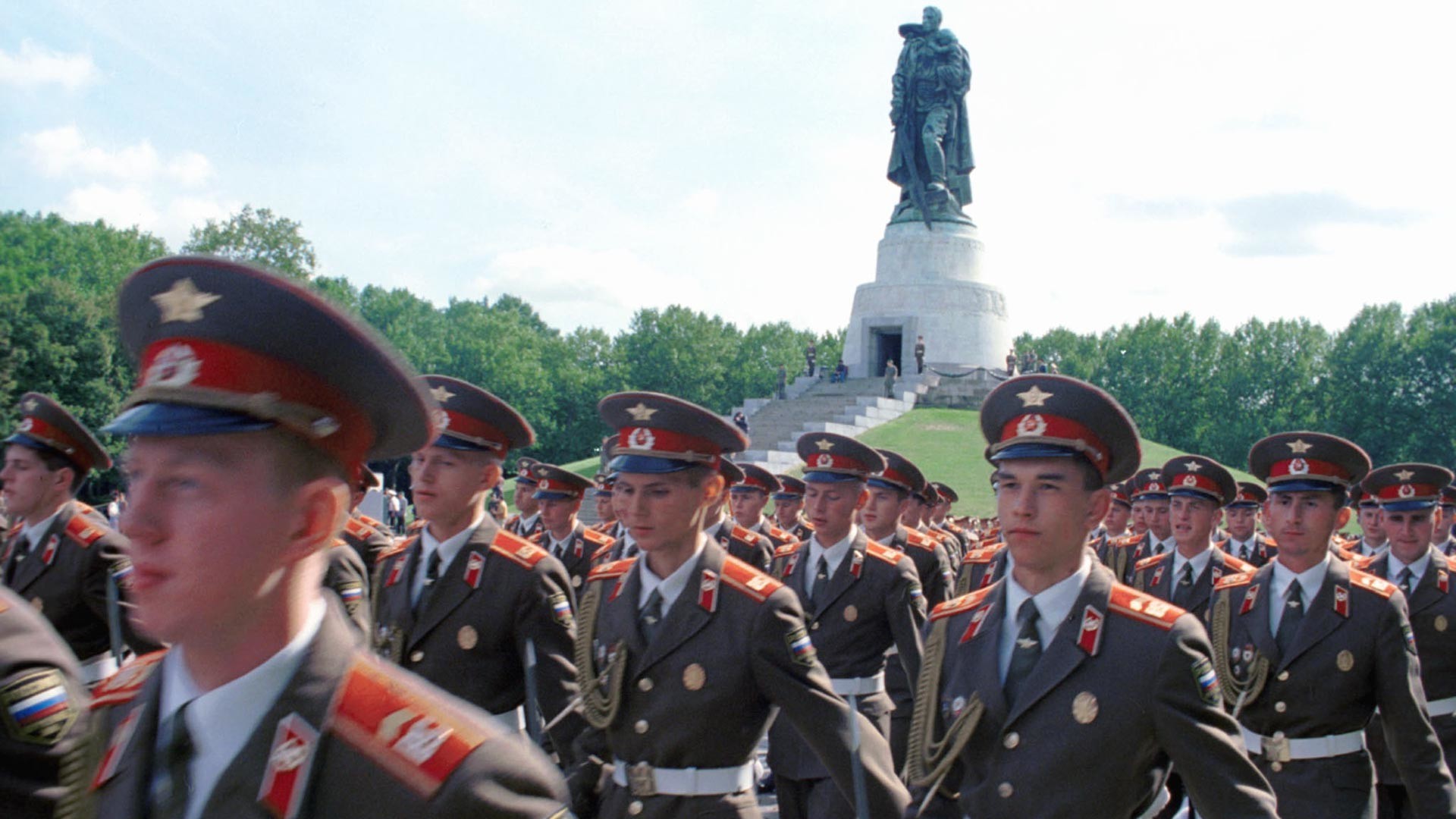Retirada das tropas soviéticas da Alemanha foi a maior operação militar de todos os tempos. Retirada das tropas soviéticas da Alemanha foi a maior operação militar de todos os tempos.