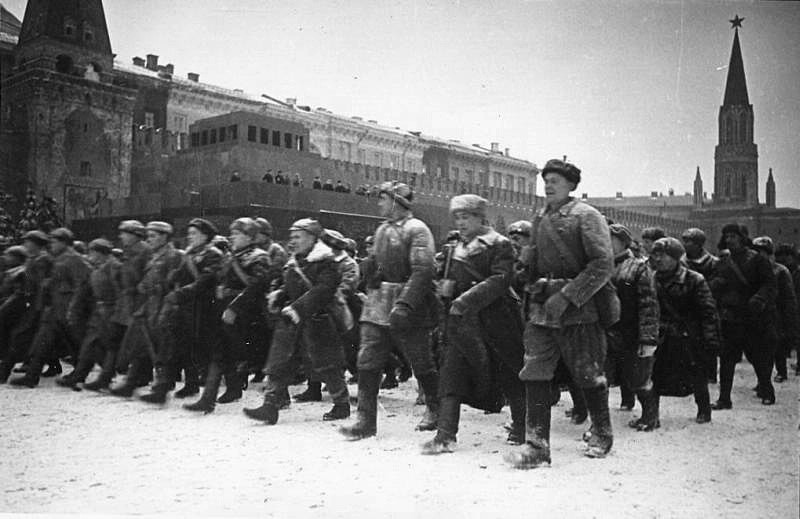 Von der Kriegserklärung bis zum Tag des Sieges: Moskau im Zweiten ...