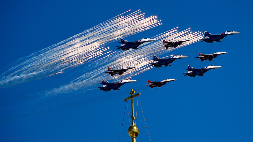 Rússia celebrará Dia da Vitória em 9 de maio com grande desfile aéreo Rússia celebrará Dia da Vitória em 9 de maio com grande desfile aéreo