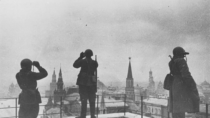 Le Bombe Su Mosca: Queste Foto D’epoca Raccontano La Città Durante La ...