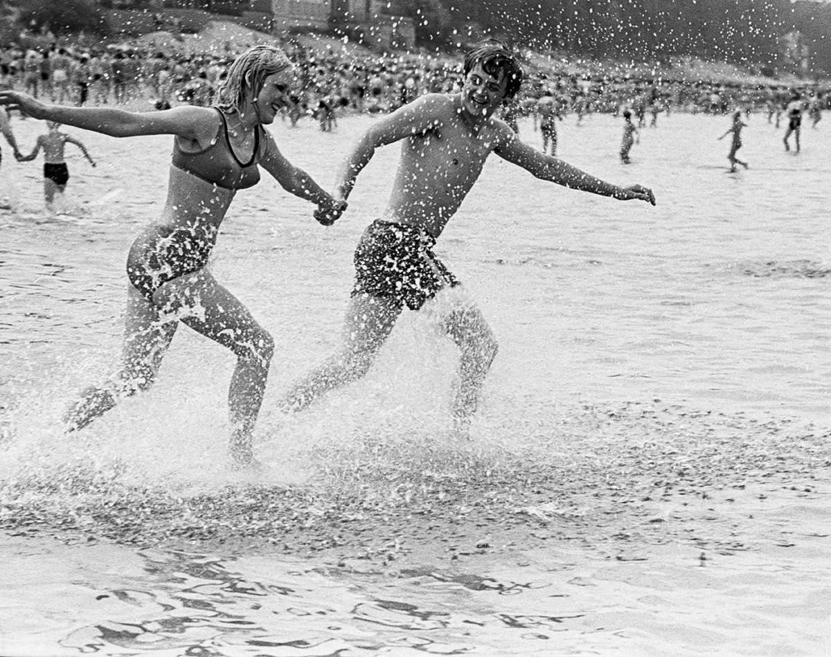 Holidaymakers on one of the Jurmala beaches, 1975.