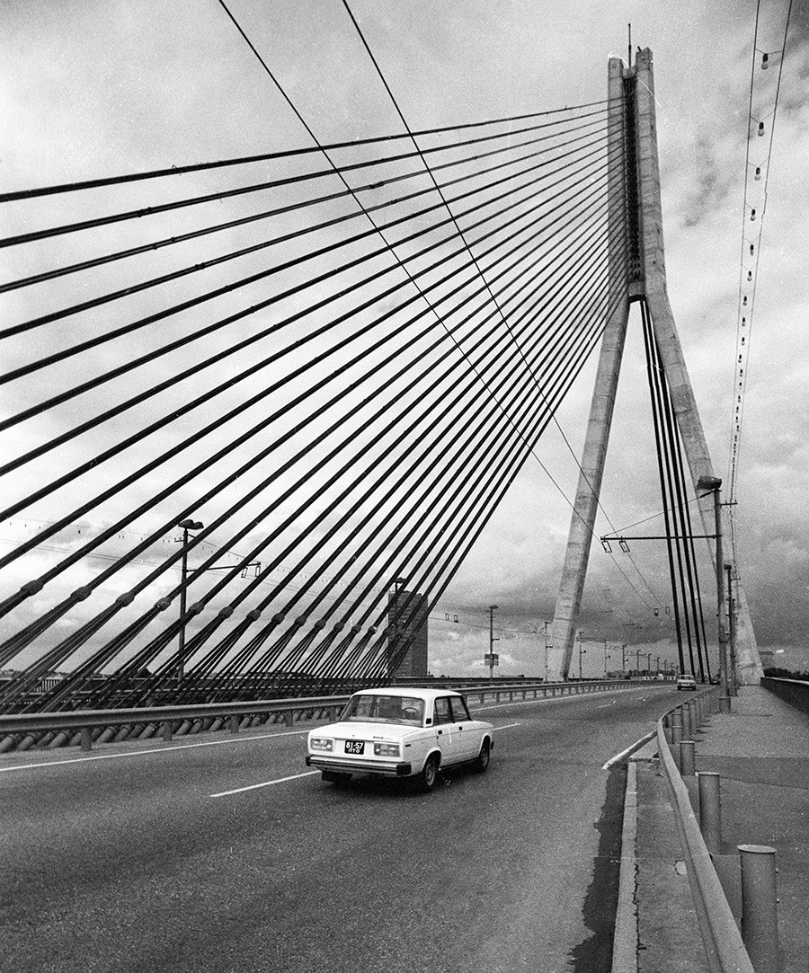 A cable bridge across the river Daugava in Riga, 1984.