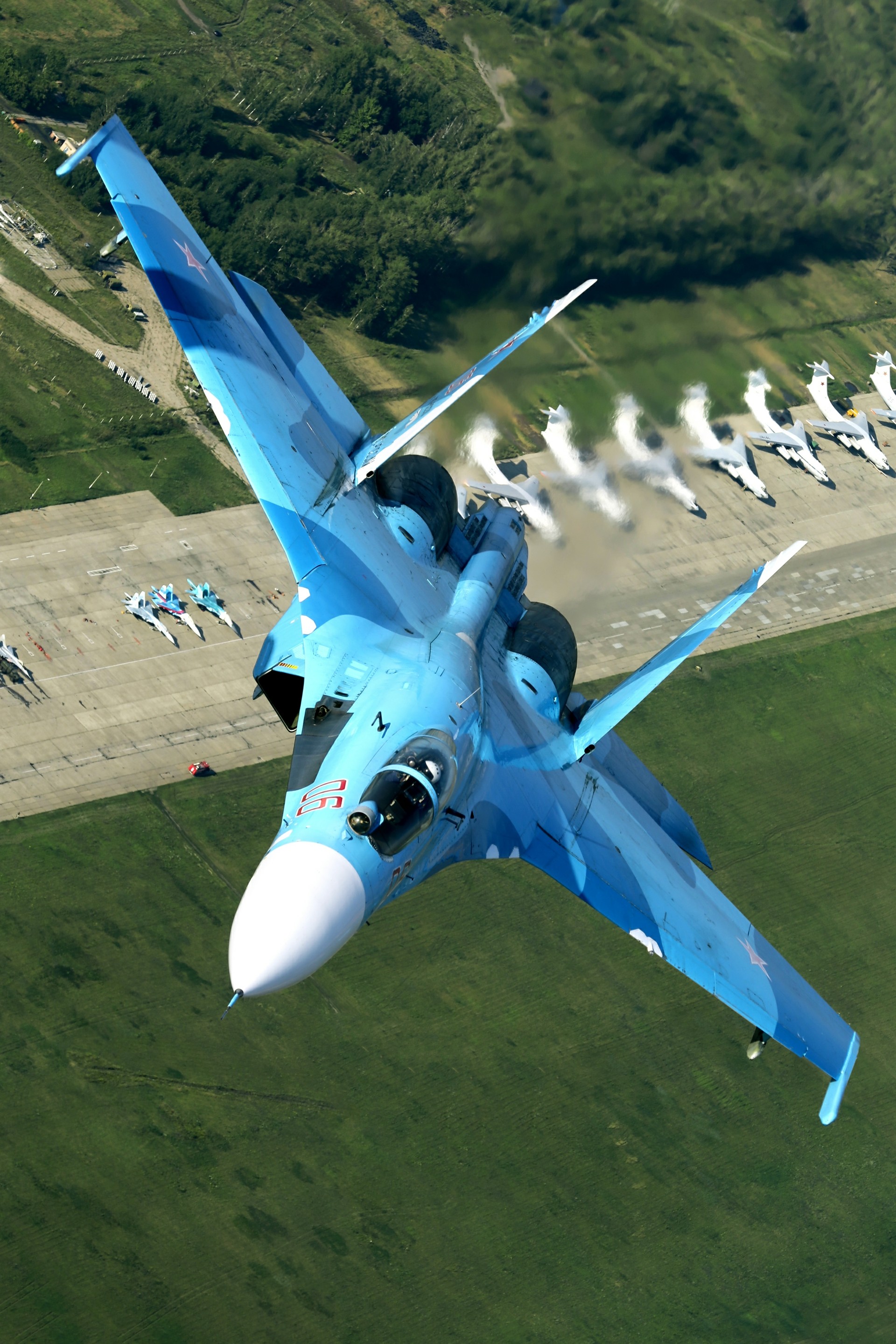 Su-27: Pesawat Tempur Aerobatik yang Mengubah Wajah Aviasi Modern