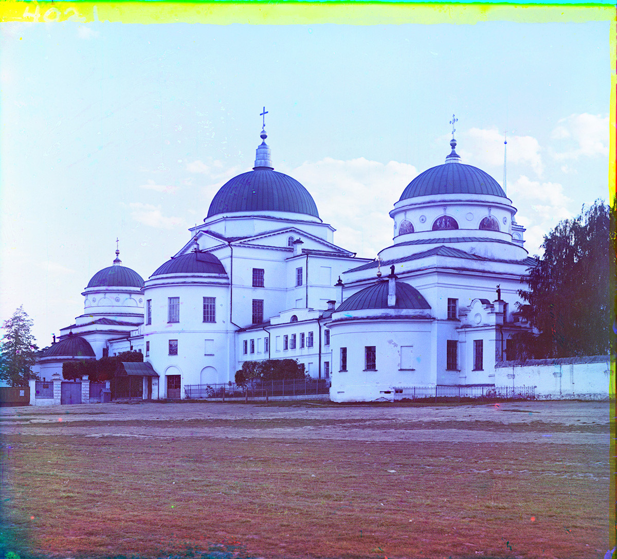 New Tikhvin Convent, east wall, northeast view. From left: Church of St. Feodosy of Totma, Gate Church of Presentation, Church of Icon of the Virgin 