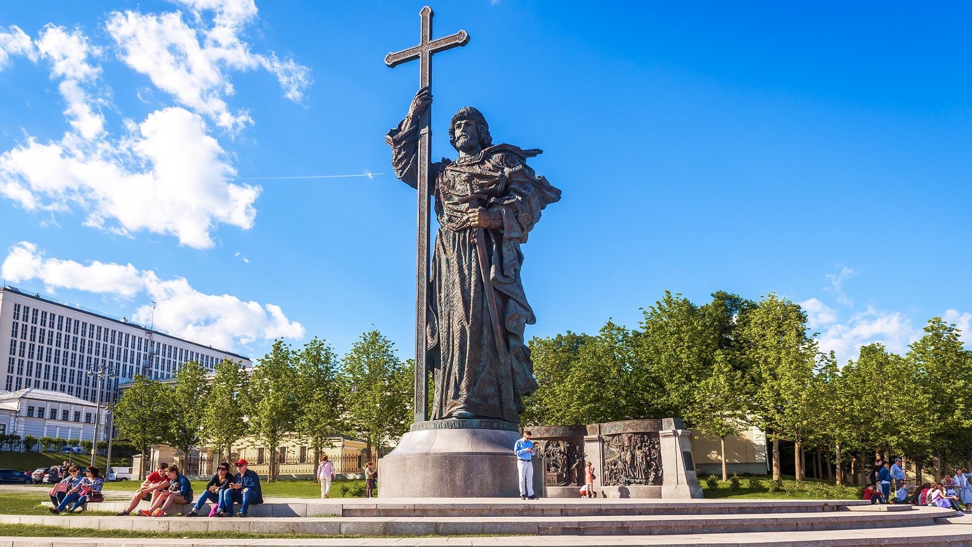 5 Most Controversial Monuments In Moscow - Russia Beyond