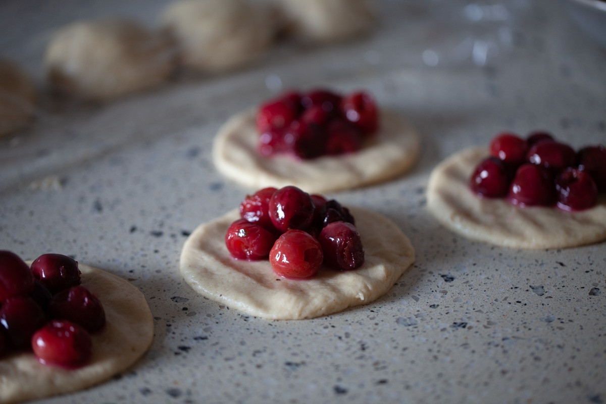 Pirozhki: Make these mouthwatering fruit pies for a Russian-style ...