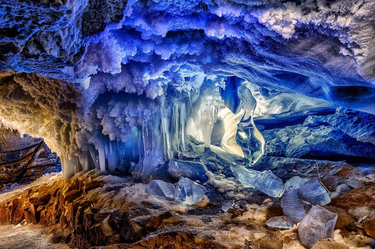 Montanha de gelo e caverna de gelo Kungur.