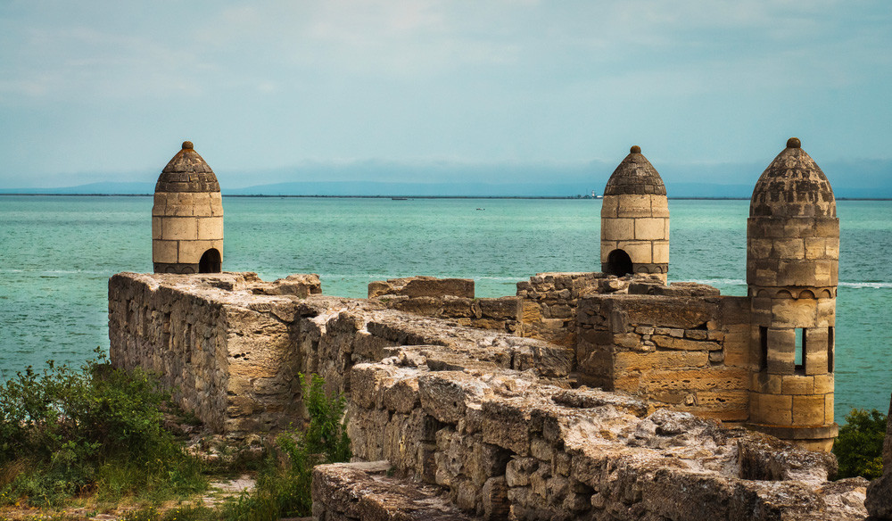 Ruins of Yeni-Kale fortress built by Ottoman Turks