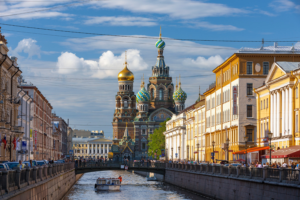 5 most PRESTIGIOUS & EXPENSIVE districts in (and near) St. Petersburg