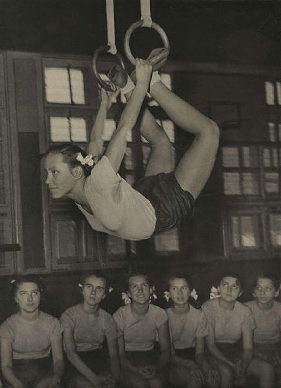 Училище, 1940-те