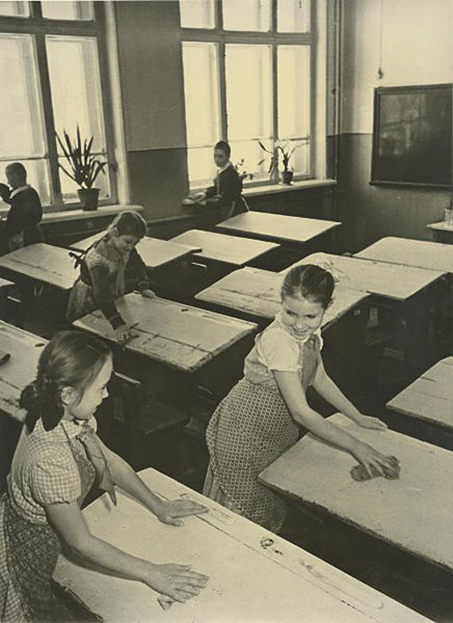 Почистване на класната стая, 1950 г.