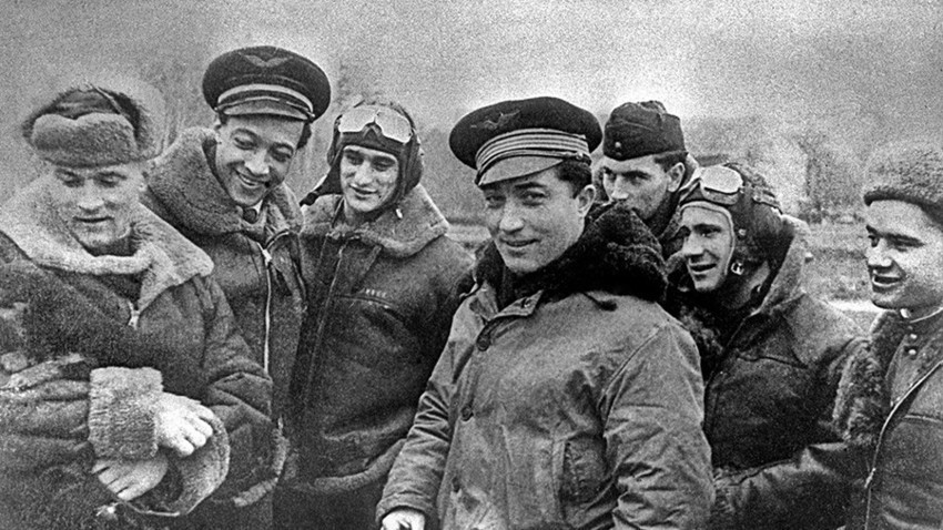 L'armée Francaise Vue Par Les Russes Entre Anne de Kiev et Charles de Gaulle: hauts faits de l’amitié franco