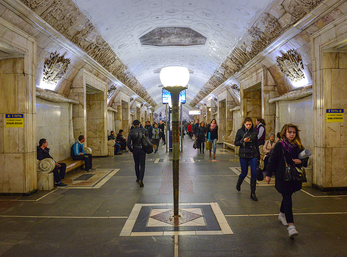 Como un cuento de hadas. Los candelabros más bellos del metro de Moscú